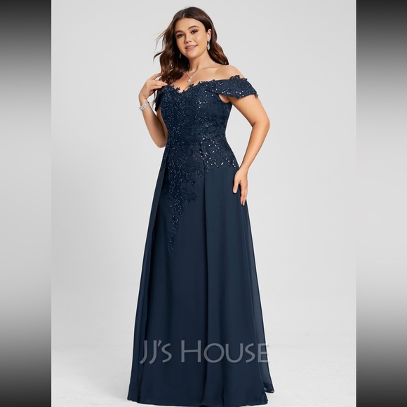 NWT.  Champagne, chiffon formal dress - Picture 5 of 7